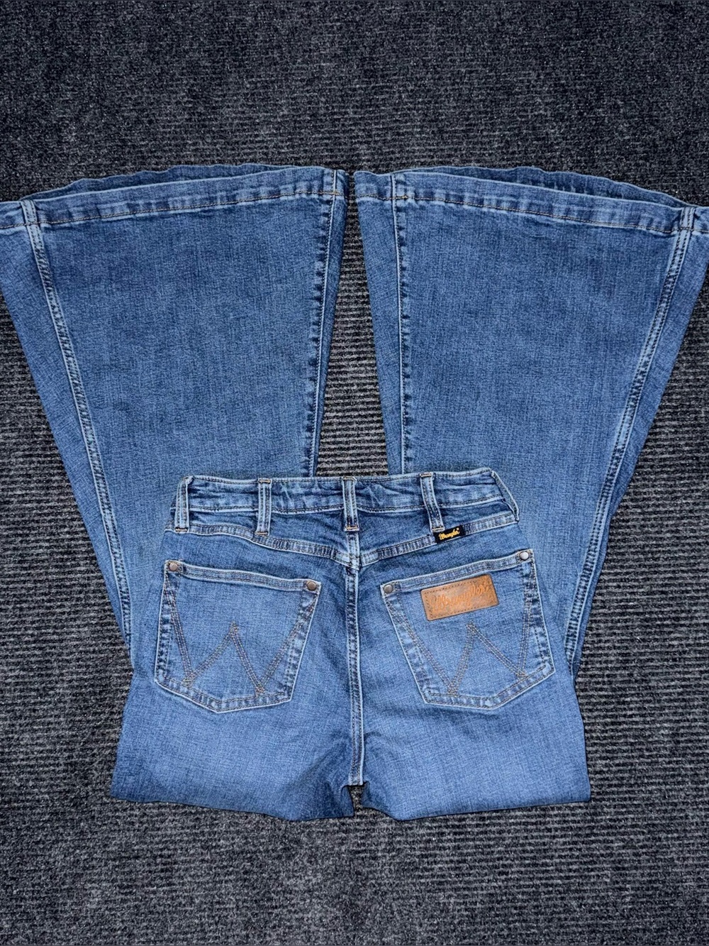 Wrangler Retro High Rise Trumpet Super Flare Bell Bottom Jean 26x32 Western Boho